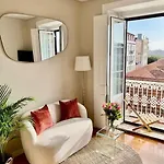 Stylish City Apartment & Sunrise From Your Sofa - Top Stay!